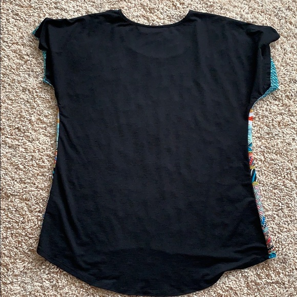 Fun beautiful top - Picture 3 of 4